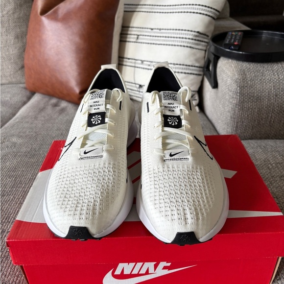 Men's Nike Interact Running Shoes - Picture 2 of 7